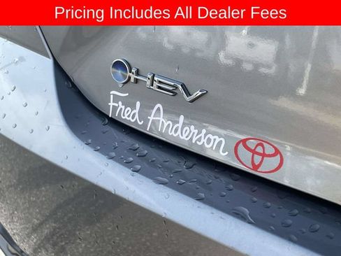 Used 2025 Toyota Camry SE FWD image 11