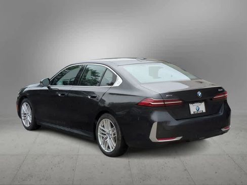 Used 2025 BMW 530i xDrive w/ Premium Package image 6