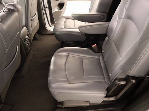 Used 2024 Buick Enclave Premium image 13