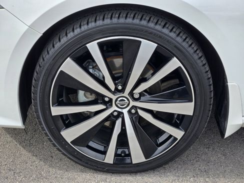 Used 2021 Nissan Altima 2.5 SR w/ SR Premium Package image 9