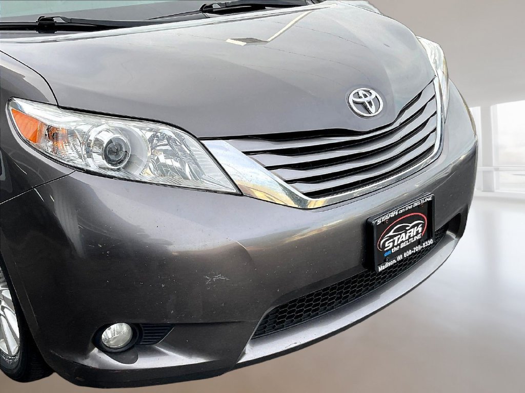 Used 2017 Toyota Sienna XLE Premium AWD/4WD image 31