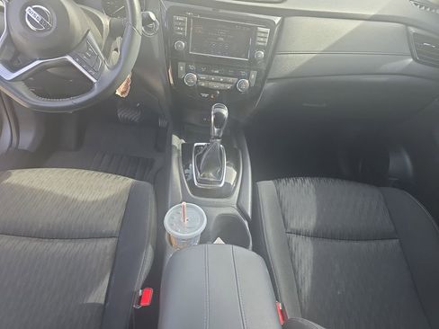 Used 2018 Nissan Rogue SV image 11