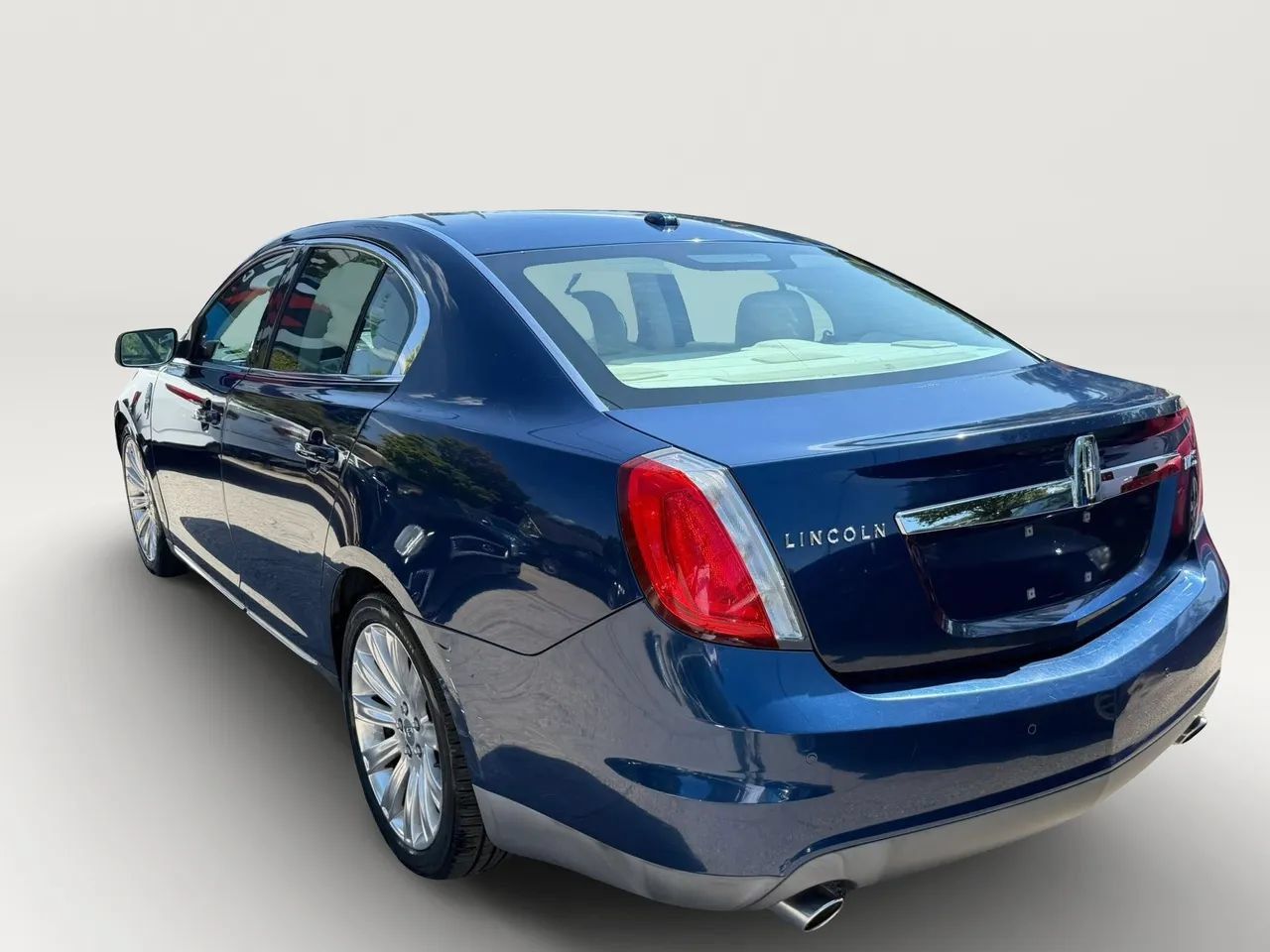 Used 2012 Lincoln MKS FWD image 5