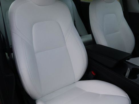 Used 2022 Tesla Model 3 Standard Range image 17