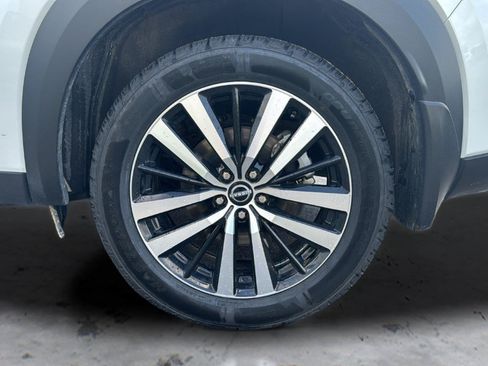 Used 2025 Nissan Pathfinder Platinum AWD/4WD image 14