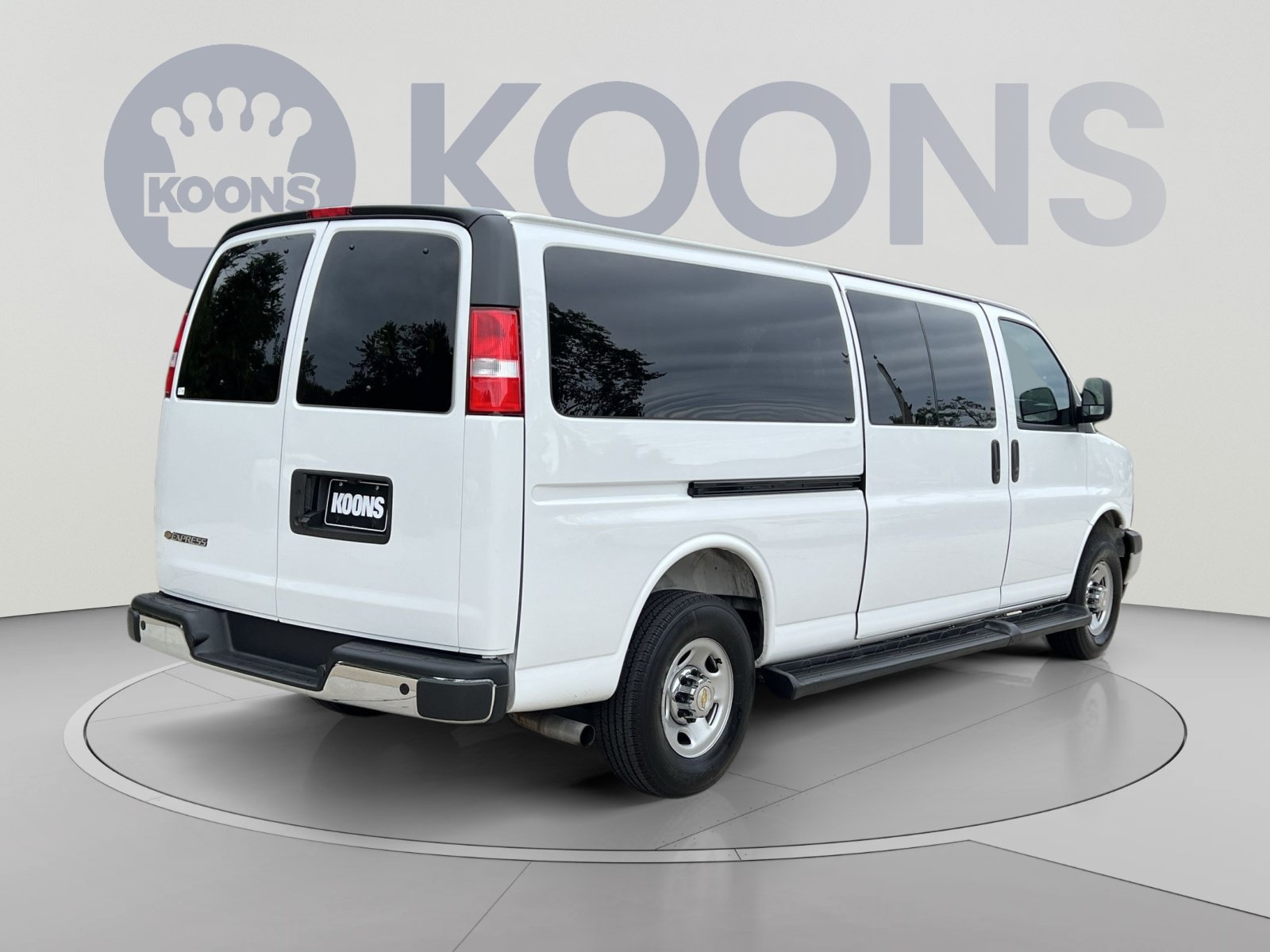 Used 2025 Chevrolet Express 3500 LT w/ LT Preferred Equipment Group RWD image 7