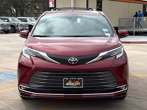 New 2026 Toyota Sienna Limited image 8