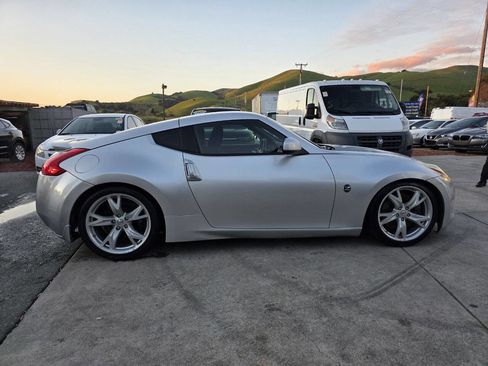 Used 2009 Nissan 370Z Touring w/ Sport Pkg image 5