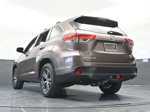 Used 2019 Toyota Highlander LE FWD image 56