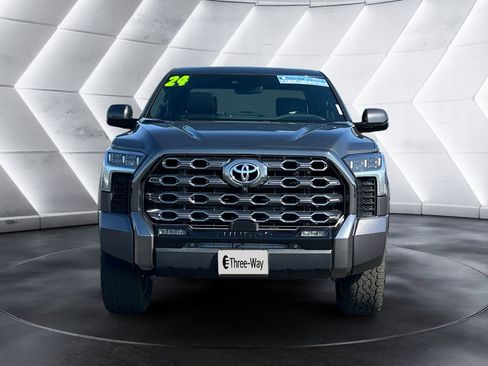 Used 2024 Toyota Tundra Platinum AWD/4WD image 8