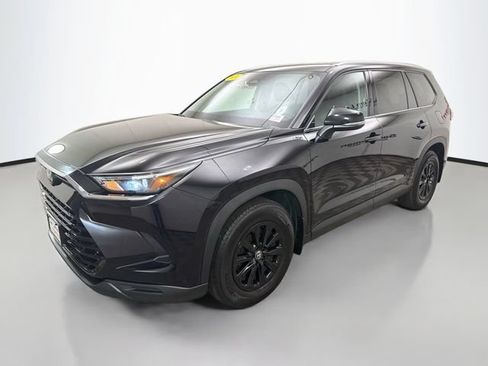 Used 2024 Toyota Grand Highlander AWD image 3