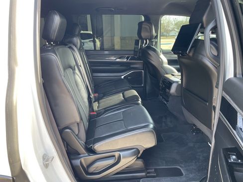 Used 2022 Jeep Wagoneer Series II w/ Rear Seat Video Group 1 image 31