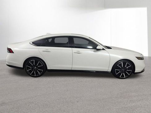 Certified 2025 Honda Accord Touring image 37