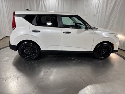 Used 2020 Kia Soul LX image 9