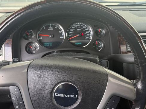 Used 2011 GMC Yukon Denali AWD/4WD image 24