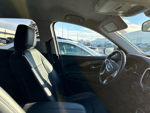 Used 2022 GMC Terrain SLT w/ Elevation Edition image 8