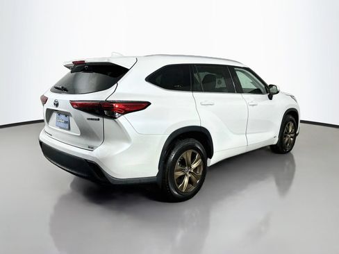 Used 2022 Toyota Highlander Bronze Edition AWD/4WD image 7