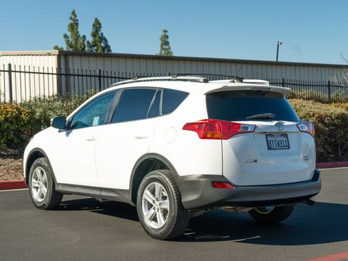 Used 2013 Toyota RAV4 XLE AWD/4WD image 7