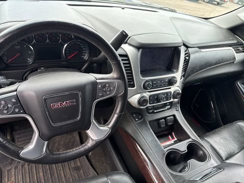 Used 2017 GMC Yukon XL SLT w/ Premium Edition AWD/4WD image 9