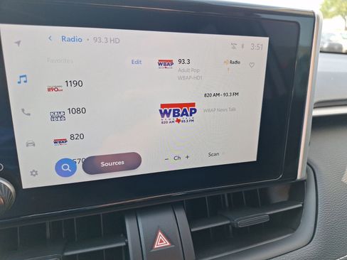 Used 2025 Toyota RAV4 XLE image 25