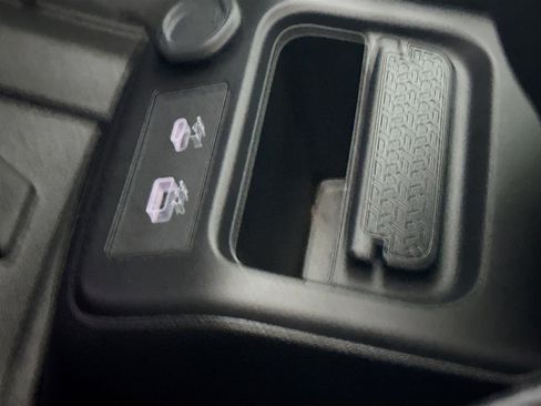 Used 2023 Nissan Ariya FWD image 26