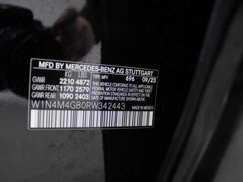 Used 2024 Mercedes-Benz GLB 250 image 34