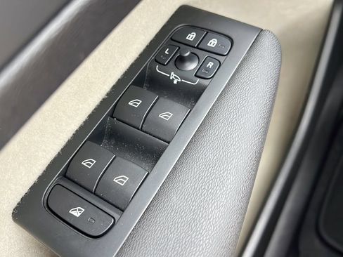 Used 2024 Volvo XC40 B5 Plus w/ Climate Package AWD/4WD image 23