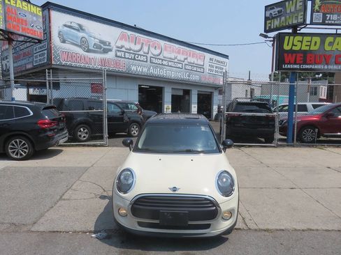 Used 2019 MINI Cooper 4-Door Hardtop w/ Signature Upholstery Package FWD image 6