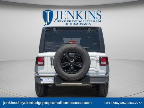 Used 2022 Jeep Wrangler Unlimited Sport AWD/4WD image 5