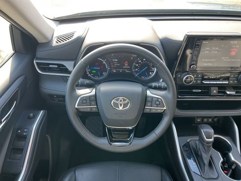 Used 2021 Toyota Highlander XLE image 20