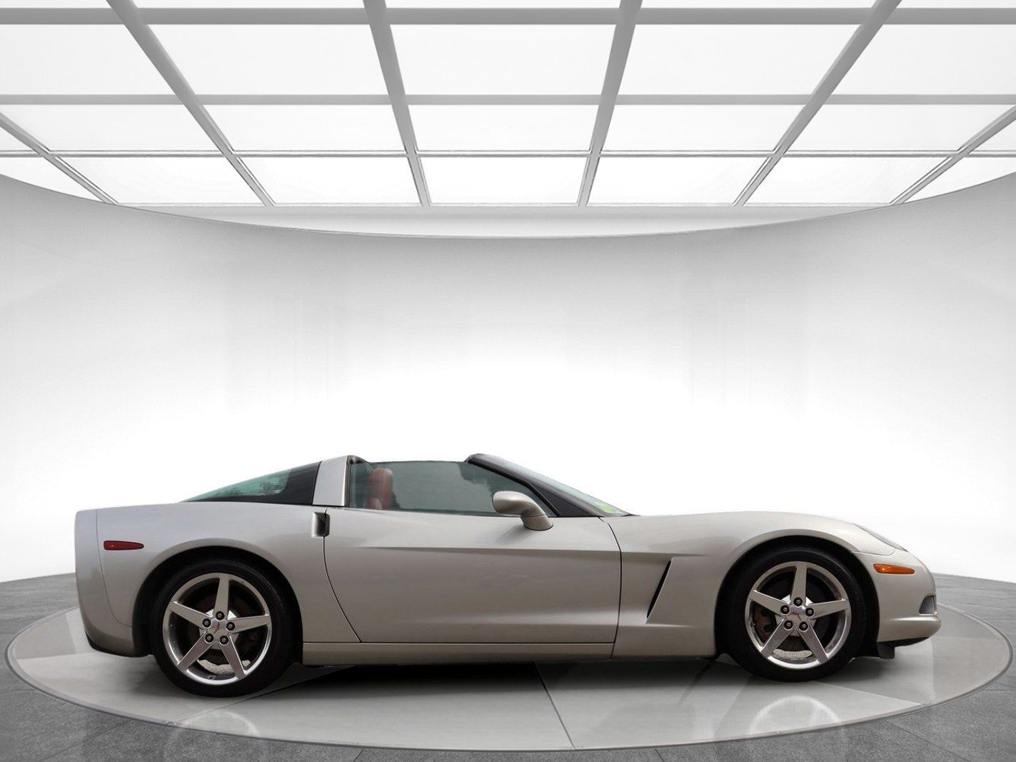 Used 2005 Chevrolet Corvette Coupe w/ Performance Handling Package RWD image 5