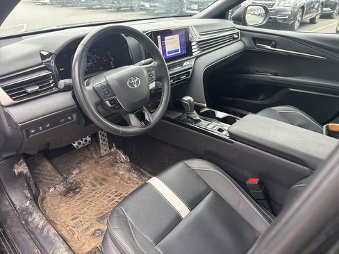 Used 2025 Toyota Camry SE image 6