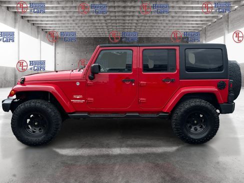 Used 2012 Jeep Wrangler Unlimited Sahara w/ Connectivity Group AWD/4WD image 8