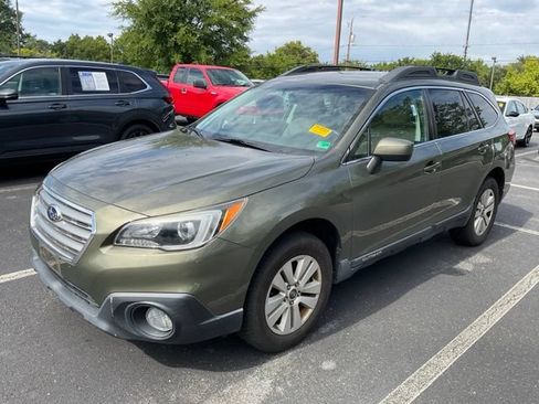 Used 2017 Subaru Outback 2.5i Premium AWD/4WD image 1