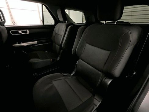 Used 2022 Ford Explorer XLT image 26
