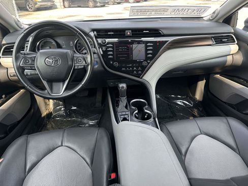 Used 2020 Toyota Camry XLE w/ Sunroof Package FWD image 7