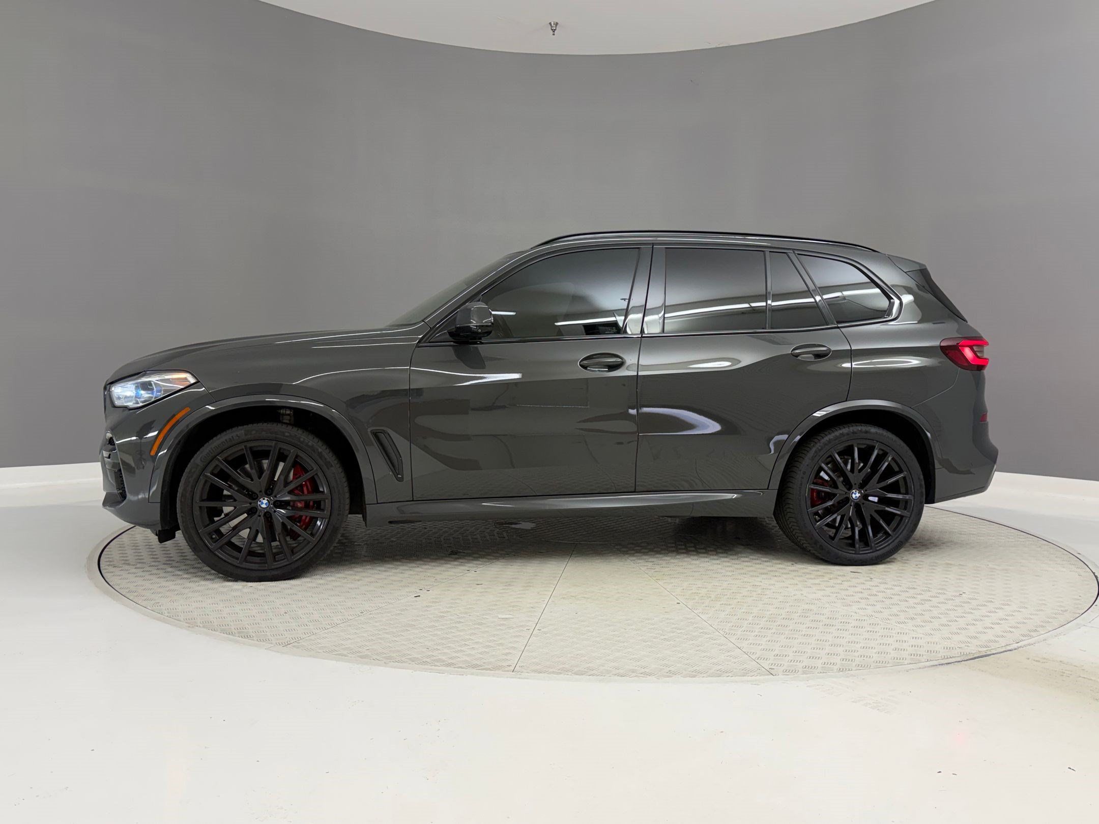 Used 2022 BMW X5 M50i w/ Executive Package AWD/4WD image 2