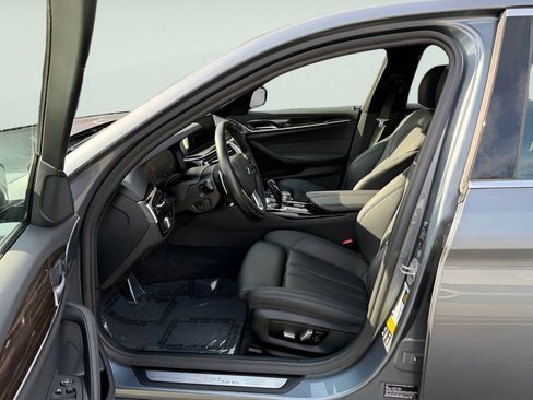 Used 2020 BMW 530i xDrive w/ Premium Package image 19