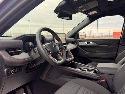 Used 2025 Ford Explorer ST-Line w/ ST-Line Street Pack AWD/4WD image 10
