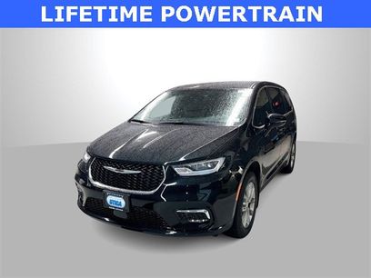 New 2026 Chrysler Pacifica Select