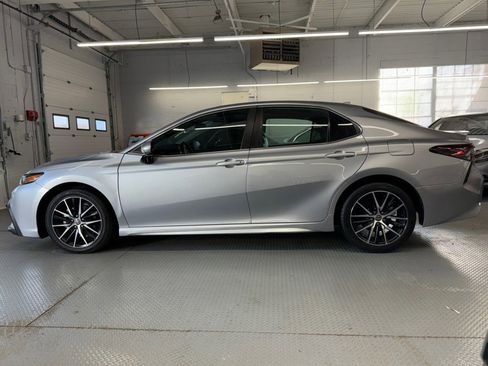 Used 2021 Toyota Camry SE FWD image 12