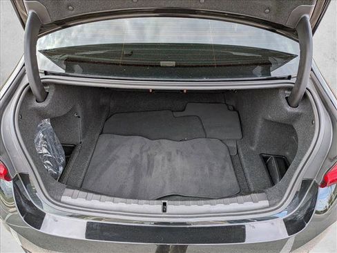 Used 2023 BMW 330i Sedan w/ Premium Package image 5