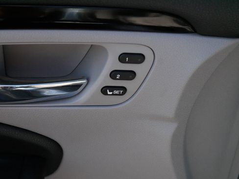 Used 2017 Honda Pilot Touring image 19