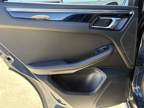 Used 2016 Porsche Macan S image 21