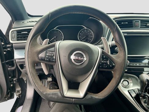 Used 2023 Nissan Maxima SR w/ Sport Mat Group FWD image 11