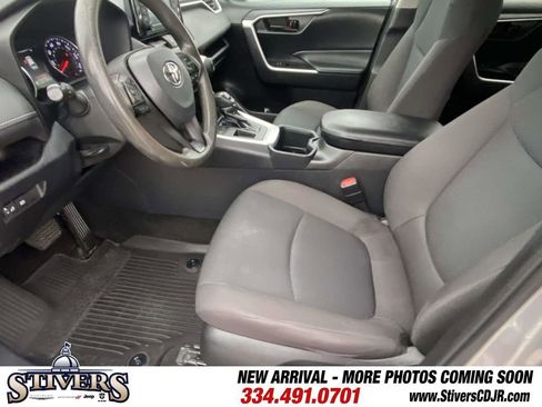 Used 2022 Toyota RAV4 LE image 17