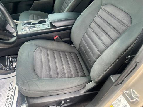 Used 2017 Ford Fusion SE w/ Fusion SE Technology Package FWD image 19