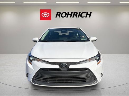 Used 2023 Toyota Corolla LE image 2