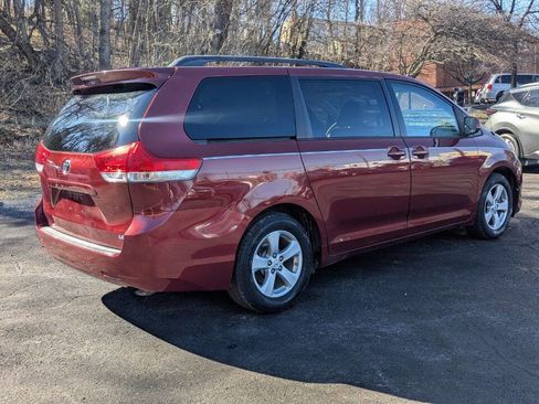 Used 2011 Toyota Sienna LE w/ Towing Pkg image 8