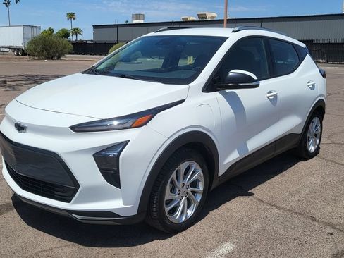Used 2023 Chevrolet Bolt EUV LT FWD image 4